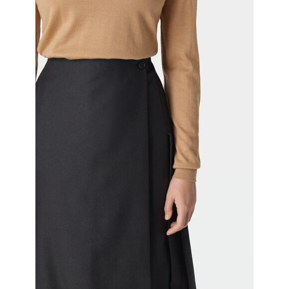 BURBERRY Women's Asymmetrical A-line Skirt Size 2 Black Knee Length Pleated NWT - Picture 2 of 13